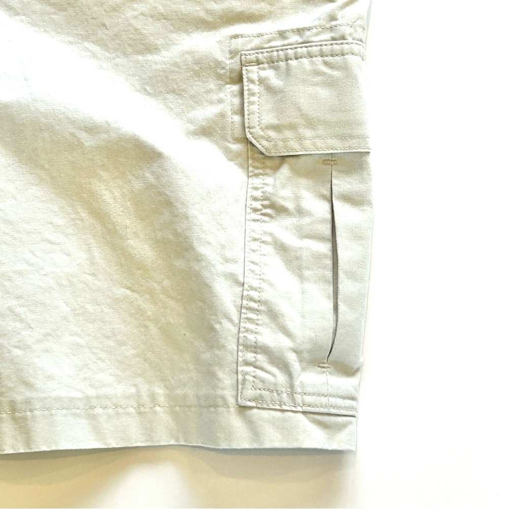 L.L. Bean Tropic-Weight Cargo Shorts in Stone Comfort Waist 9” Men’s Sz 38 - Picture 5 of 14